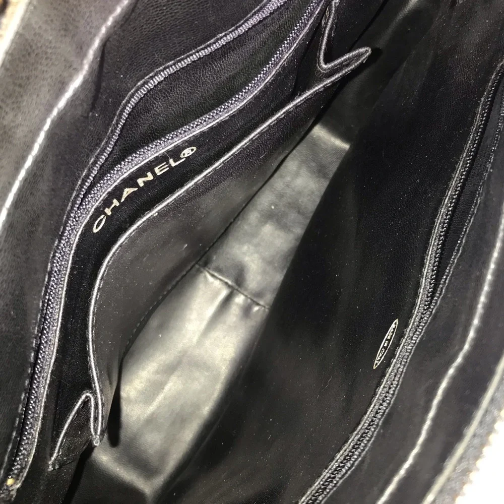 💎 CHANEL 💎 chevron lambskin zipper tote - Picture 8 of 15